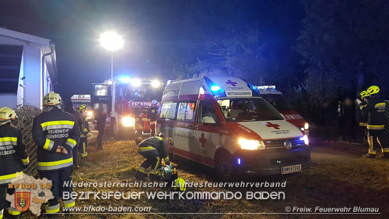 20191218 Mann strzt in Blumau-Neurihof in einen Schacht  Foto:  Freiwillige Feuerwehr Blumau