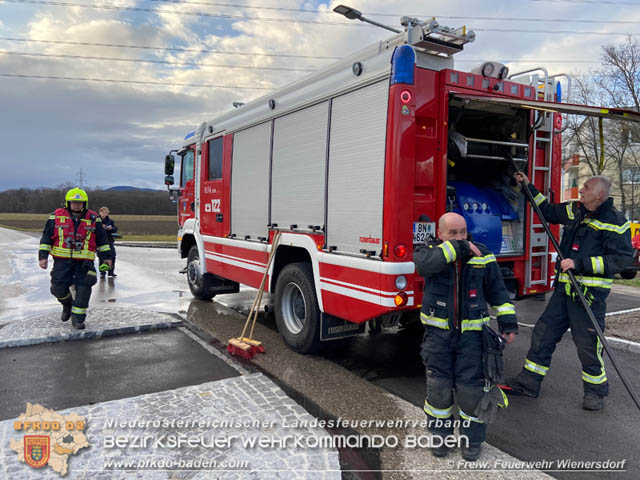 20191225 Verkehrsunfall direkt dem Wienersdorfer Feuerwehrhaus  Fotos:  Bernhard Rzidky Freiwillige Feuerwehr Wienersdorf
