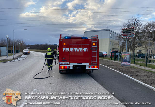 20191225 Verkehrsunfall direkt dem Wienersdorfer Feuerwehrhaus  Fotos:  Bernhard Rzidky Freiwillige Feuerwehr Wienersdorf