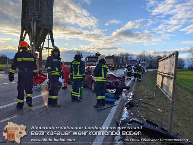 20191227 Verkehrsunfall zwischen Unterwaltersdorf und Reisenberg  Fotos: © Freiwillige Feuerwehr Unterwaltersdorf