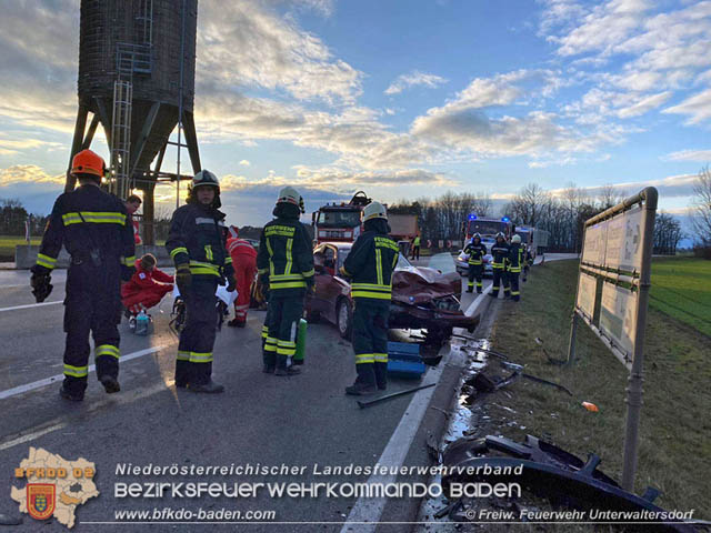 20191227 Verkehrsunfall zwischen Unterwaltersdorf und Reisenberg  Fotos:  Freiwillige Feuerwehr Unterwaltersdorf