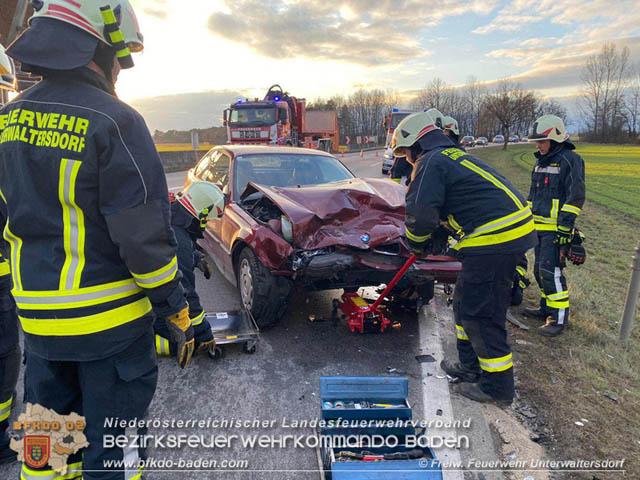 20191227 Verkehrsunfall zwischen Unterwaltersdorf und Reisenberg  Fotos:  Freiwillige Feuerwehr Unterwaltersdorf