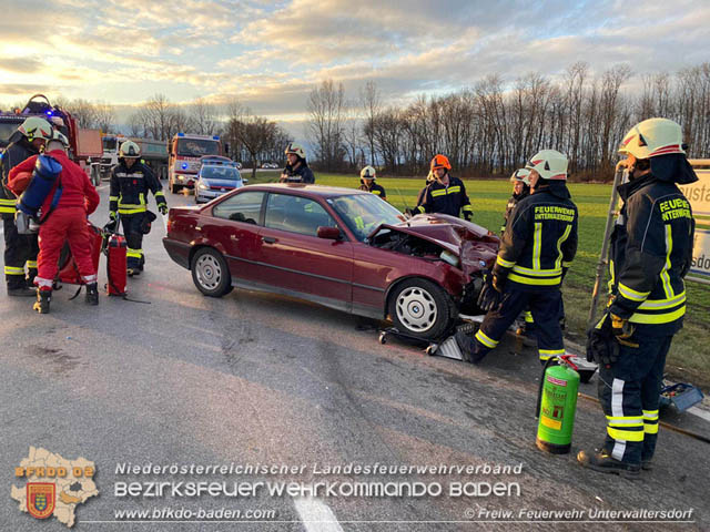 20191227 Verkehrsunfall zwischen Unterwaltersdorf und Reisenberg  Fotos:  Freiwillige Feuerwehr Unterwaltersdorf