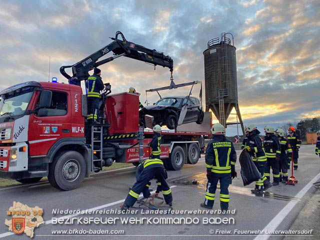 20191227 Verkehrsunfall zwischen Unterwaltersdorf und Reisenberg  Fotos:  Freiwillige Feuerwehr Unterwaltersdorf