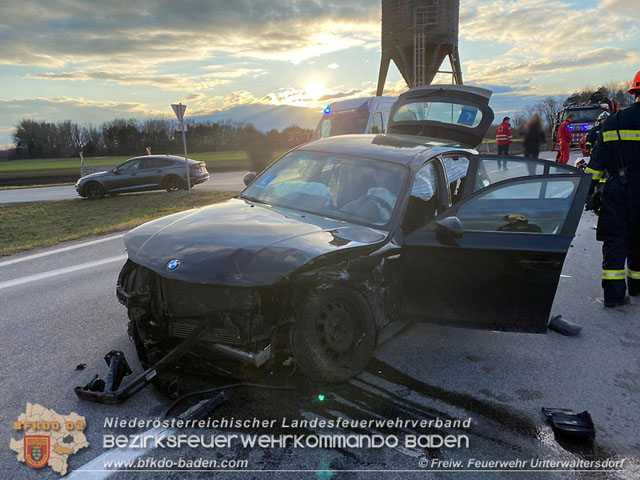 20191227 Verkehrsunfall zwischen Unterwaltersdorf und Reisenberg Fotos: © Freiwillige Feuerwehr Unterwaltersdorf 20191227 Verkehrsunfall zwischen Unterwaltersdorf und Reisenberg Fotos: © Freiwillige Feuerwehr Unterwaltersdorf