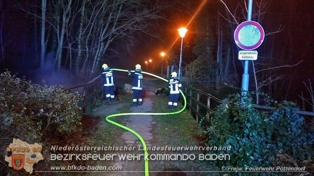 20200101 Böschungsbrand in Pottendorf Foto: © FF Pottendorf 20200101 Böschungsbrand in Pottendorf Foto: © FF Pottendorf