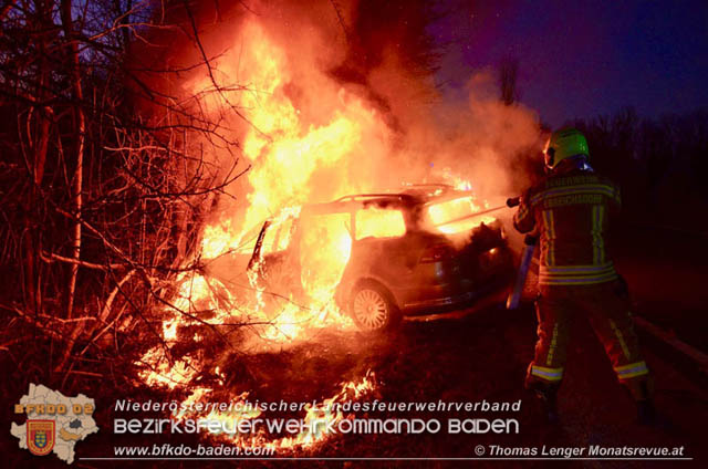 20200101 Fahrzeugbrand nach Verkehrsunfall auf der LB210 bei Ebreichsdorf  Foto: © Thomas Lenger Monatsrevue.at