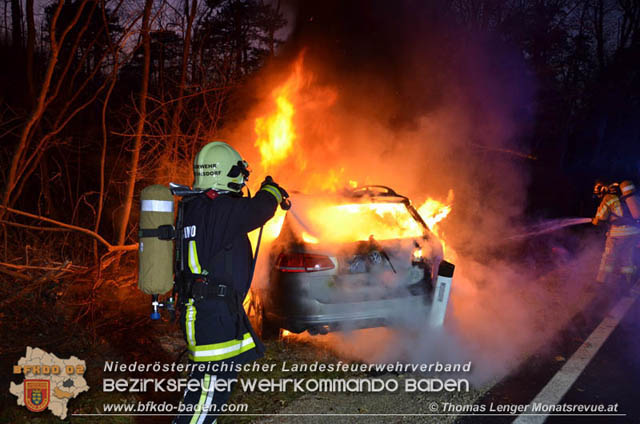 20200101 Fahrzeugbrand nach Verkehrsunfall auf der LB210 bei Ebreichsdorf  Foto: © Thomas Lenger Monatsrevue.at