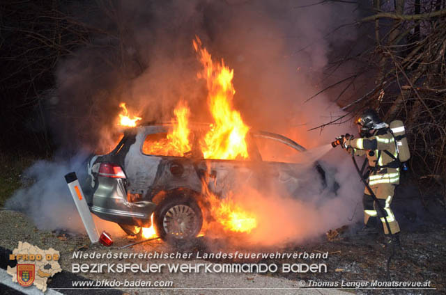 20200101 Fahrzeugbrand nach Verkehrsunfall auf der LB210 bei Ebreichsdorf  Foto: © Thomas Lenger Monatsrevue.at