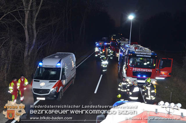 20200101 Fahrzeugbrand nach Verkehrsunfall auf der LB210 bei Ebreichsdorf  Foto: © Thomas Lenger Monatsrevue.at