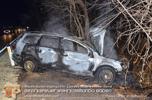 20200101 Fahrzeugbrand nach Verkehrsunfall auf der LB210 bei Ebreichsdorf  Foto: © Thomas Lenger Monatsrevue.at