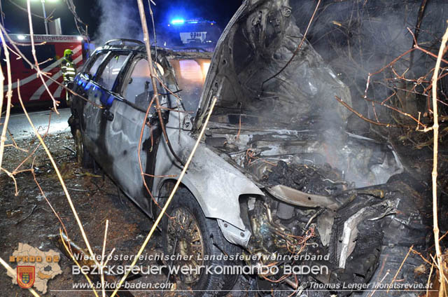 20200101 Fahrzeugbrand nach Verkehrsunfall auf der LB210 bei Ebreichsdorf  Foto: © Thomas Lenger Monatsrevue.at