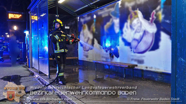 20200106 Holz-Sitzbank bei WLB Haltestelle Viadukt Baden in Brand gesetzt  Foto:  Freiwillige Feuerwehr Baden-Stadt