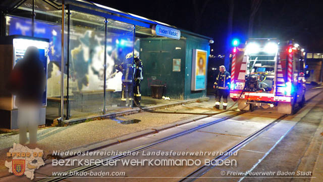 20200106 Holz-Sitzbank bei WLB Haltestelle Viadukt Baden in Brand gesetzt  Foto:  Freiwillige Feuerwehr Baden-Stadt