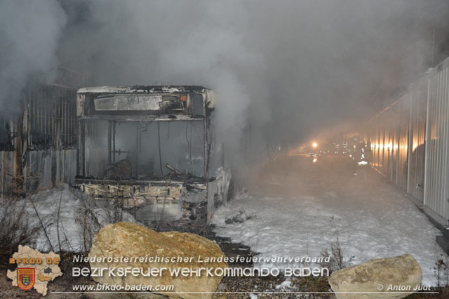 20200112 Brand am ehemaligen Firmengelnde Petersen in Traiskirchen Mllersdorf   Fotos:  Anton Judt