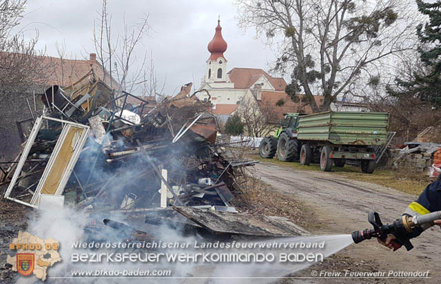 20200204 Strumtief "Petra" - Illegales Verbrennen von Sperrmüll in Pottendorf  Foto: FF Pottendorf