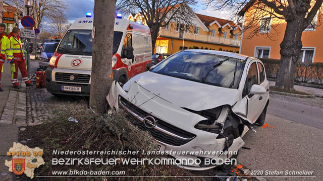 20200205 Verkehrsunfall in Teesdorf  Foto:  Stefan Schneider