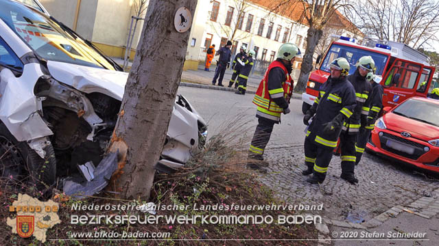 20200205 Verkehrsunfall in Teesdorf  Foto:  Stefan Schneider