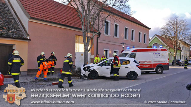 20200205 Verkehrsunfall in Teesdorf  Foto:  Stefan Schneider