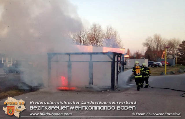 20200208 Brand einer Wertstoffsammelstelle im Gewerbepark Enzesfeld  Foto:  Freiwillige Feuerwehr Enzesfeld