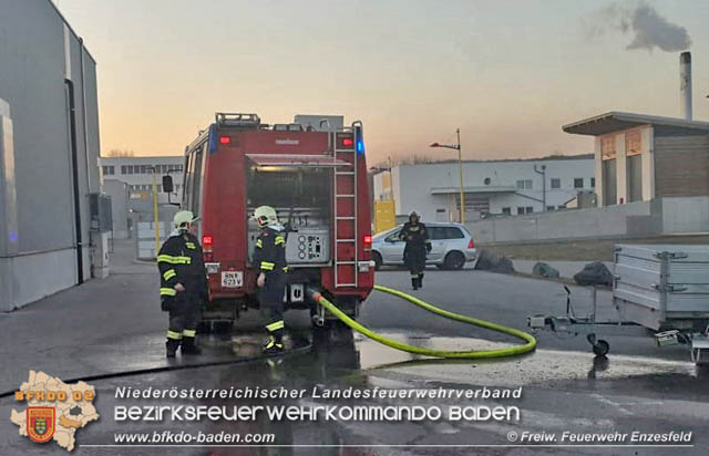 20200208 Brand einer Wertstoffsammelstelle im Gewerbepark Enzesfeld  Foto:  Freiwillige Feuerwehr Enzesfeld