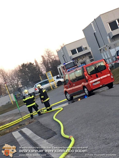 20200208 Brand einer Wertstoffsammelstelle im Gewerbepark Enzesfeld  Foto:  Freiwillige Feuerwehr Enzesfeld