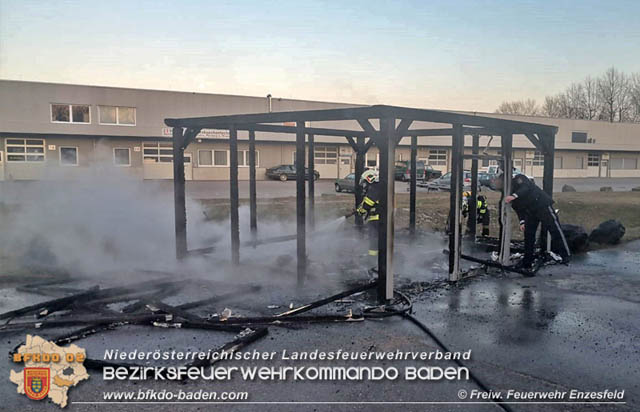 20200208 Brand einer Wertstoffsammelstelle im Gewerbepark Enzesfeld  Foto:  Freiwillige Feuerwehr Enzesfeld