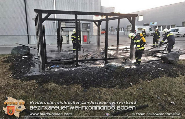 20200208 Brand einer Wertstoffsammelstelle im Gewerbepark Enzesfeld  Foto:  Freiwillige Feuerwehr Enzesfeld