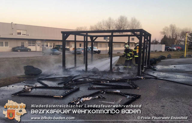 20200208 Brand einer Wertstoffsammelstelle im Gewerbepark Enzesfeld  Foto:  Freiwillige Feuerwehr Enzesfeld