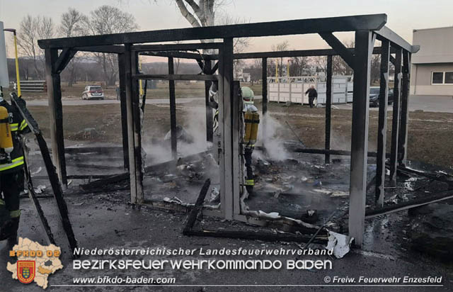20200208 Brand einer Wertstoffsammelstelle im Gewerbepark Enzesfeld  Foto:  Freiwillige Feuerwehr Enzesfeld