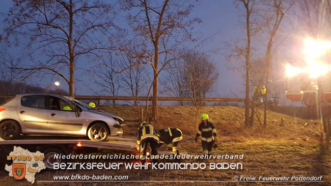 20200209 Verkehrsunfall auf der LB60 bei Pottendorf Foto:  Freiwillige Feuerwehr Pottendorf