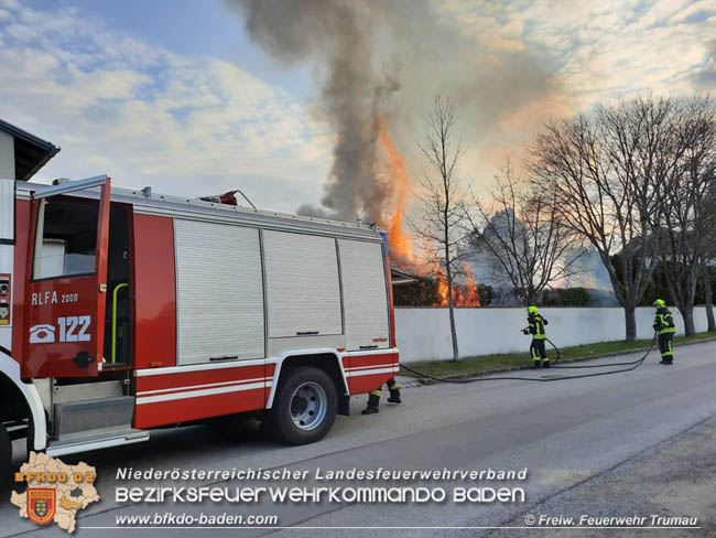 20200319 Brand von mehreren Thujen-Hecken in Trumau   Foto:  Freiwillige Feuerwehr Trumau  
