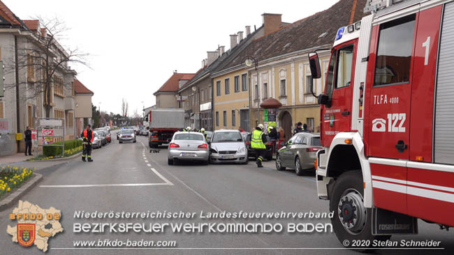 20200322 Verkehrsunfall mit 4 beschdigten Fahrzeugen in Traiskirchen  Foto:  Stefan Schneider