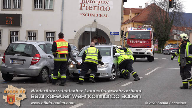 20200322 Verkehrsunfall mit 4 beschdigten Fahrzeugen in Traiskirchen  Foto:  Stefan Schneider