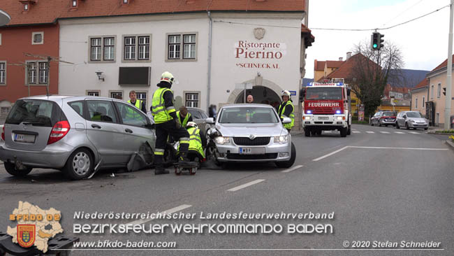 20200322 Verkehrsunfall mit 4 beschdigten Fahrzeugen in Traiskirchen  Foto:  Stefan Schneider