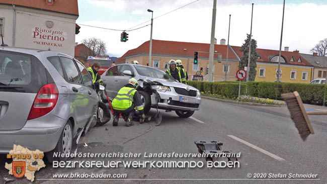 20200322 Verkehrsunfall mit 4 beschdigten Fahrzeugen in Traiskirchen  Foto:  Stefan Schneider