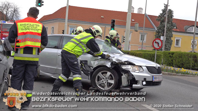 20200322 Verkehrsunfall mit 4 beschdigten Fahrzeugen in Traiskirchen  Foto:  Stefan Schneider