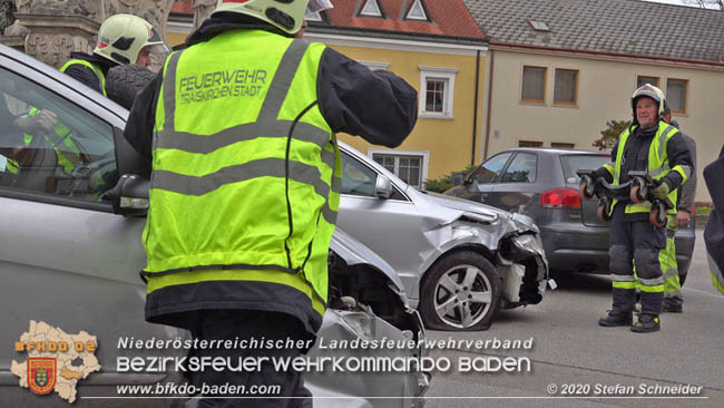 20200322 Verkehrsunfall mit 4 beschdigten Fahrzeugen in Traiskirchen  Foto:  Stefan Schneider