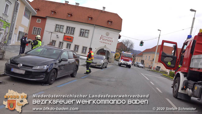 20200322 Verkehrsunfall mit 4 beschdigten Fahrzeugen in Traiskirchen  Foto:  Stefan Schneider