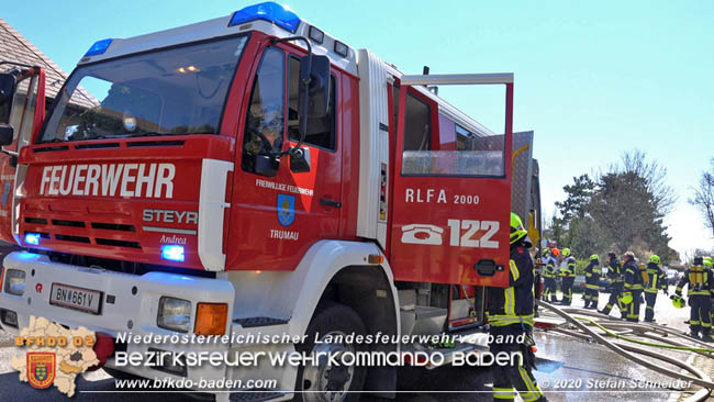 20200408 Brand einer Hecke und der angrenzenden Garage in Trumau  Foto: © Stefan Schneider