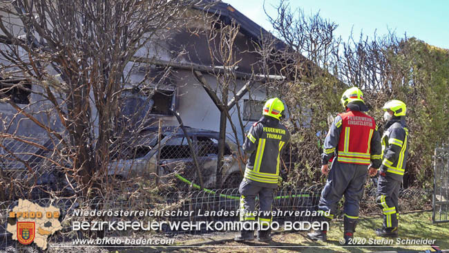 20200408 Brand einer Hecke und der angrenzenden Garage in Trumau Foto: © Stefan Schneider 20200408 Brand einer Hecke und der angrenzenden Garage in Trumau Foto: © Stefan Schneider
