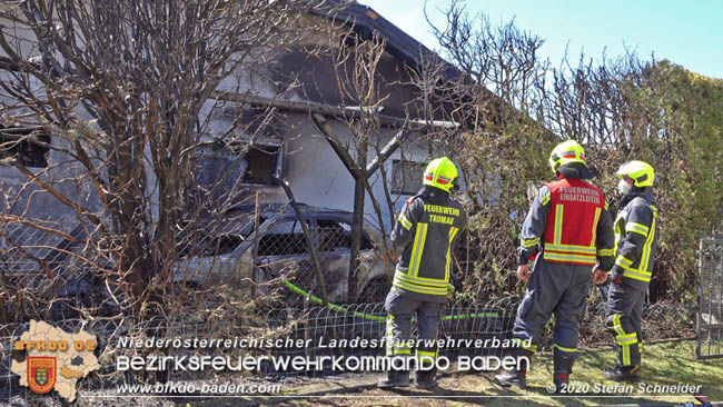 20200408 Brand einer Hecke und der angrenzenden Garage in Trumau  Foto: © Stefan Schneider