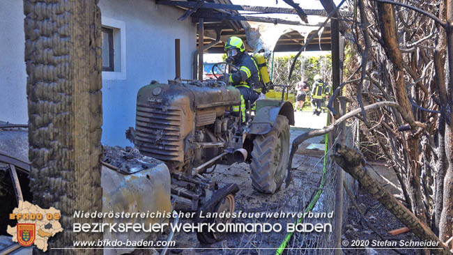 20200408 Brand einer Hecke und der angrenzenden Garage in Trumau Foto: © Stefan Schneider 20200408 Brand einer Hecke und der angrenzenden Garage in Trumau Foto: © Stefan Schneider