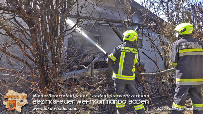 20200408 Brand einer Hecke und der angrenzenden Garage in Trumau Foto: © Stefan Schneider 20200408 Brand einer Hecke und der angrenzenden Garage in Trumau Foto: © Stefan Schneider