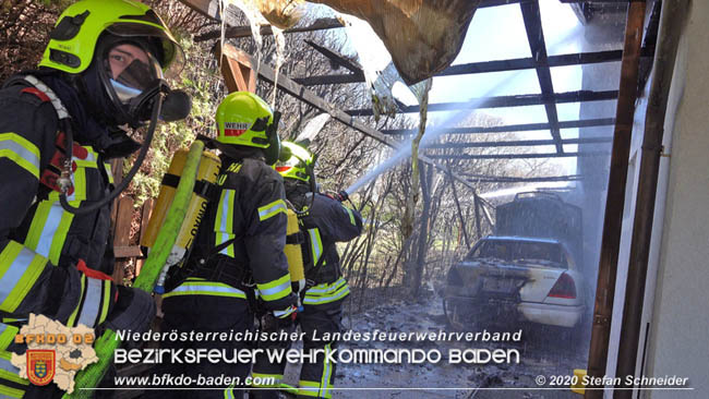 20200408 Brand einer Hecke und der angrenzenden Garage in Trumau Foto: © Stefan Schneider 20200408 Brand einer Hecke und der angrenzenden Garage in Trumau Foto: © Stefan Schneider