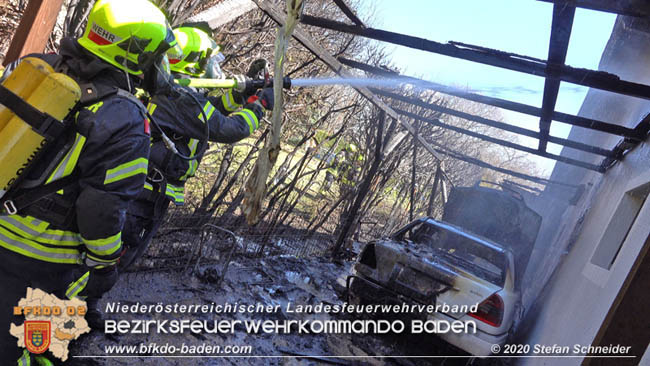 20200408 Brand einer Hecke und der angrenzenden Garage in Trumau Foto: © Stefan Schneider 20200408 Brand einer Hecke und der angrenzenden Garage in Trumau Foto: © Stefan Schneider