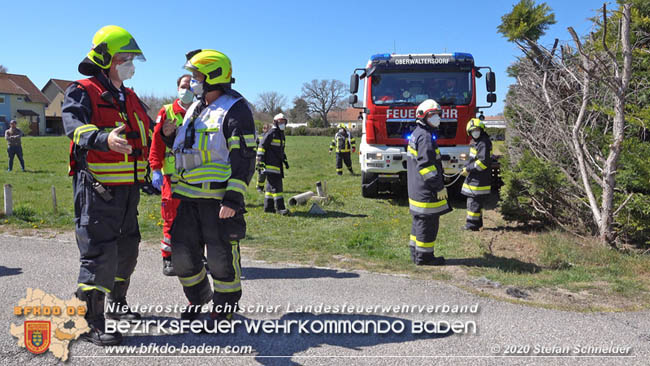 20200408 Brand einer Hecke und der angrenzenden Garage in Trumau  Foto: © Stefan Schneider