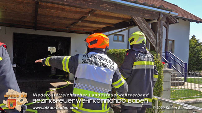 20200408 Brand einer Hecke und der angrenzenden Garage in Trumau Foto: © Stefan Schneider 20200408 Brand einer Hecke und der angrenzenden Garage in Trumau Foto: © Stefan Schneider