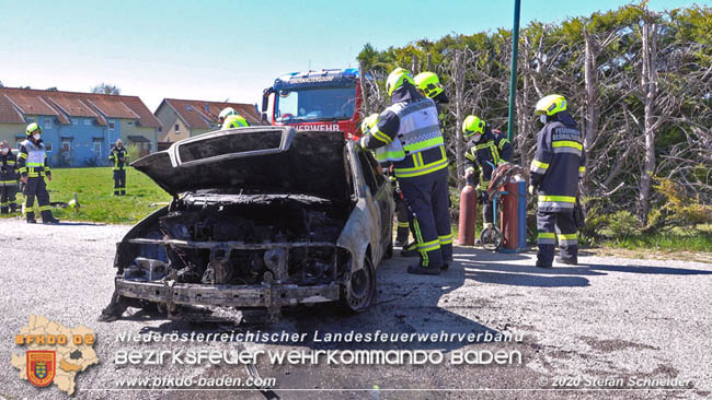 20200408 Brand einer Hecke und der angrenzenden Garage in Trumau  Foto: © Stefan Schneider