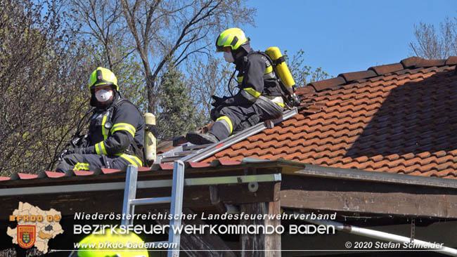 20200408 Brand einer Hecke und der angrenzenden Garage in Trumau Foto: © Stefan Schneider 20200408 Brand einer Hecke und der angrenzenden Garage in Trumau Foto: © Stefan Schneider